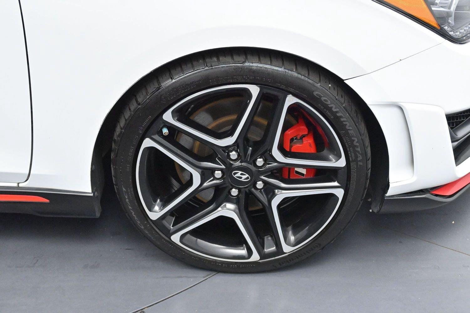 Used 2022 Lunar White Hyundai Base image 32