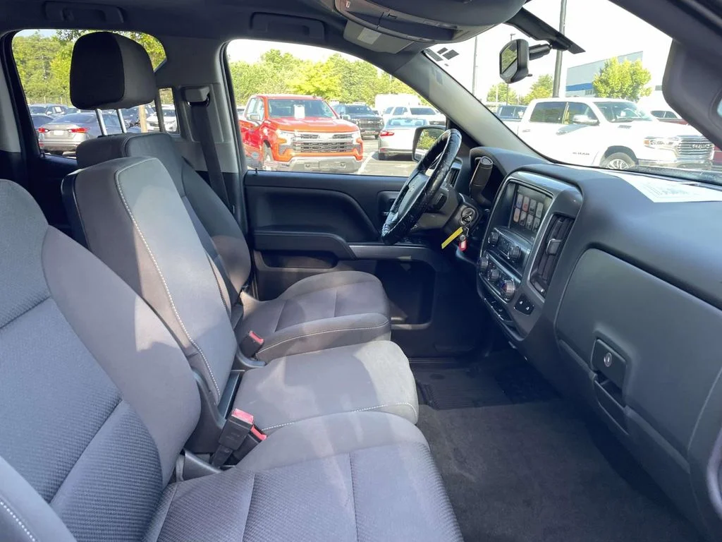 Used 2018 CAJUN RED TINTCOAT Chevrolet LT image 9