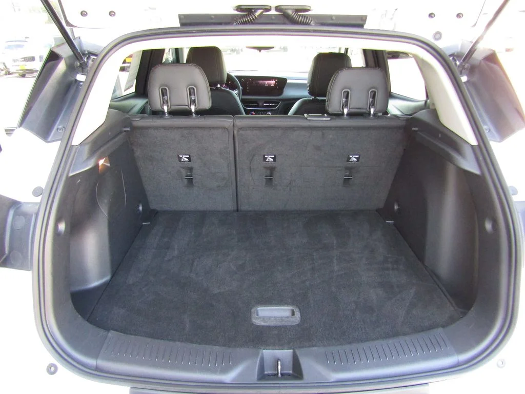 Used 2025 White Buick Preferred image 28