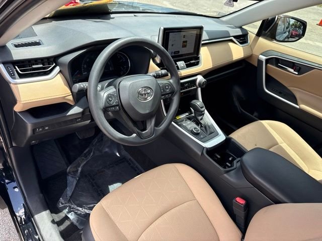 2025 Toyota RAV4 XLE - Photo 10