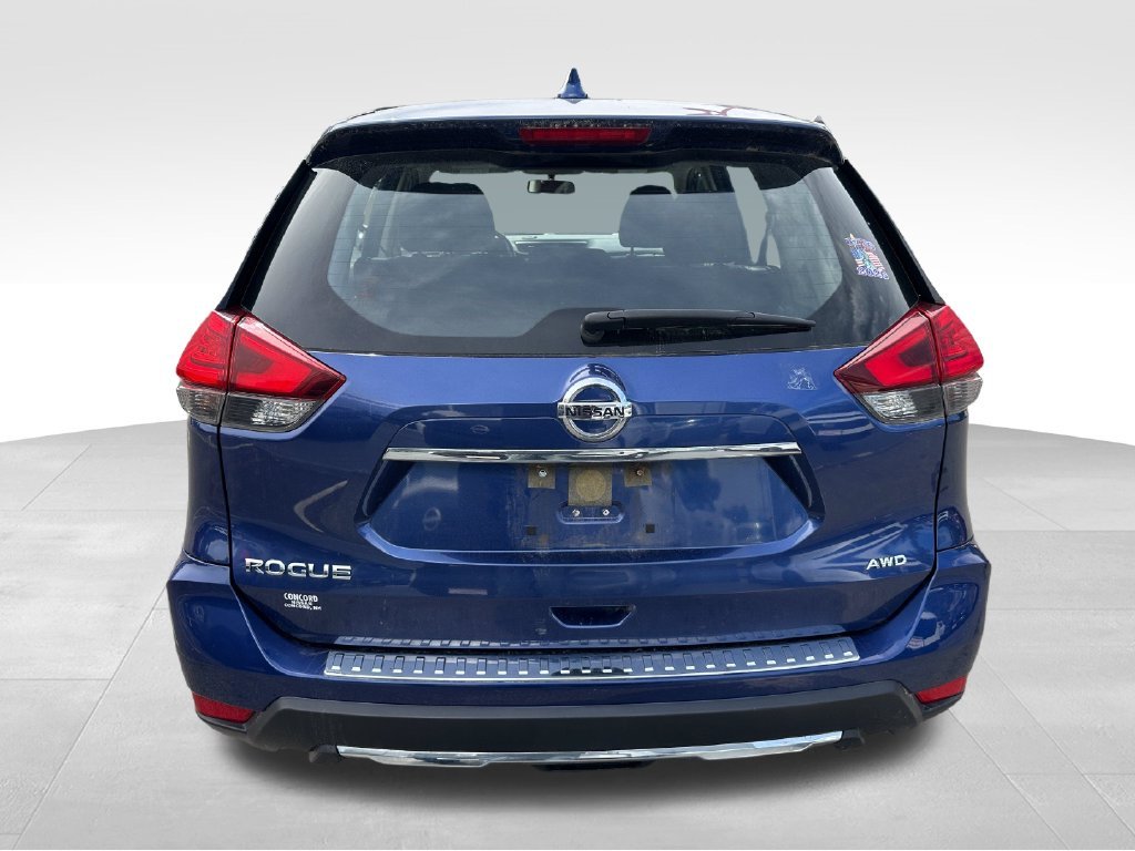 Used 2017 Blue Nissan S image 6