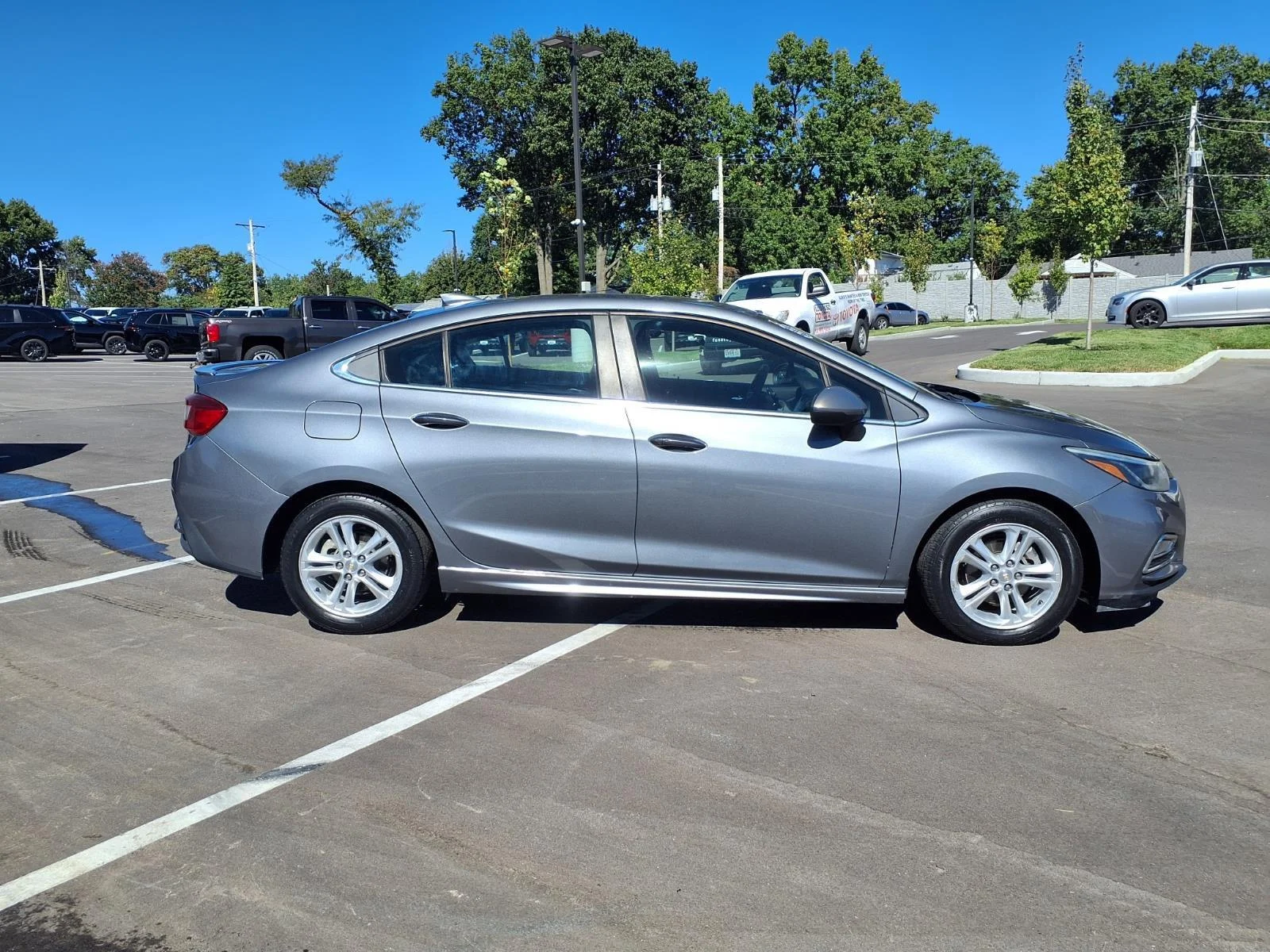Used 2018 Chevrolet Cruze LT with VIN 1G1BE5SM8J7159521 for sale in Kirkwood, MO
