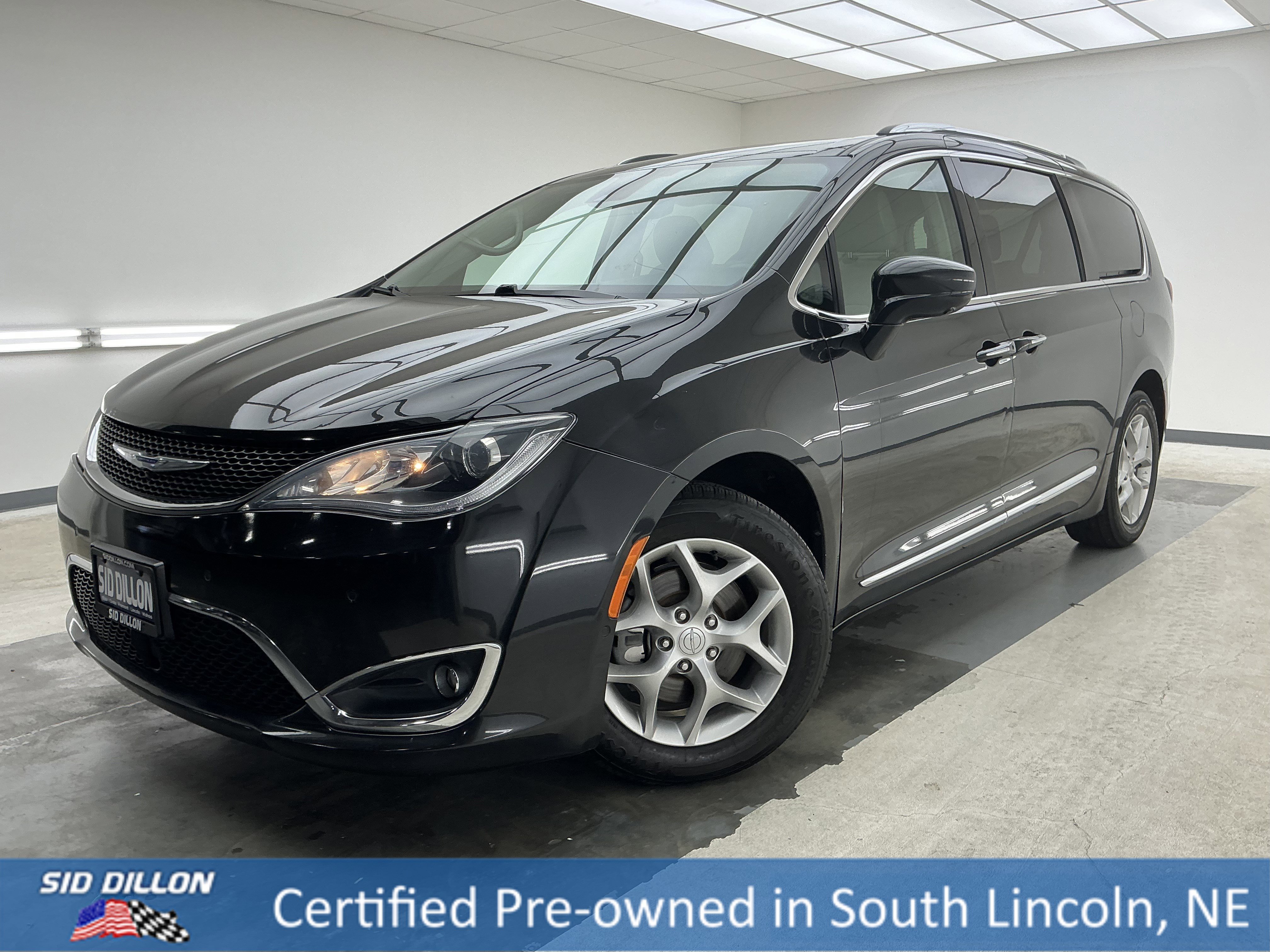 2019 Chrysler Pacifica Touring L Plus's photo