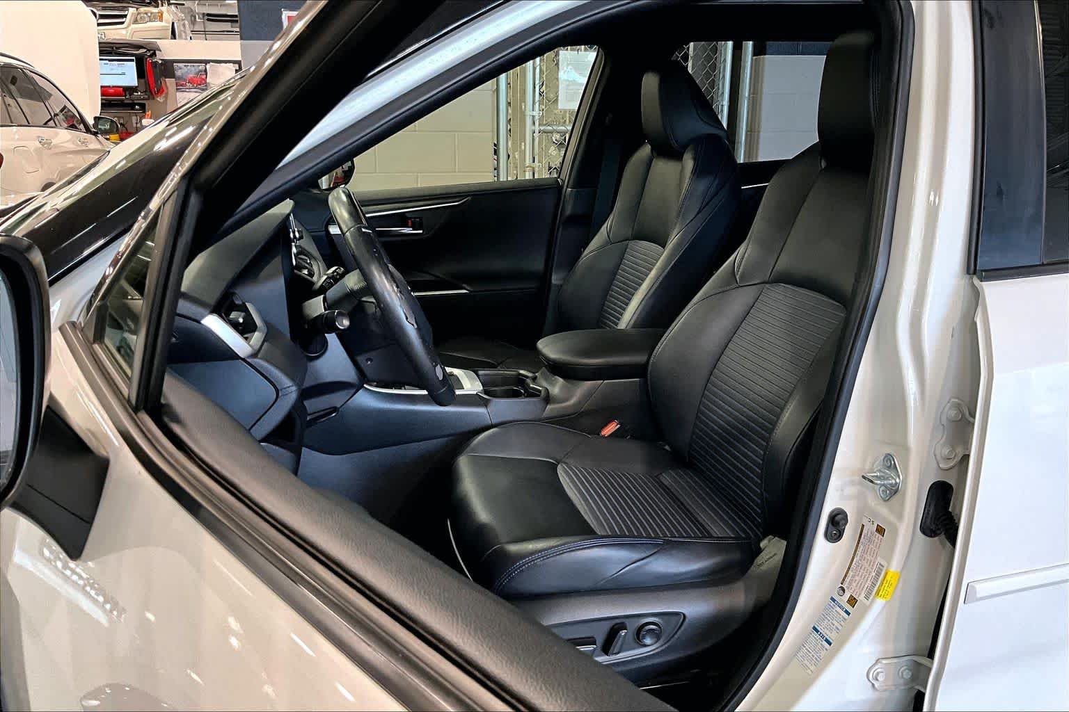 Used 2021 Blizzard Pearl/Midnight Black Metallic Toyota Hybrid XSE image 8