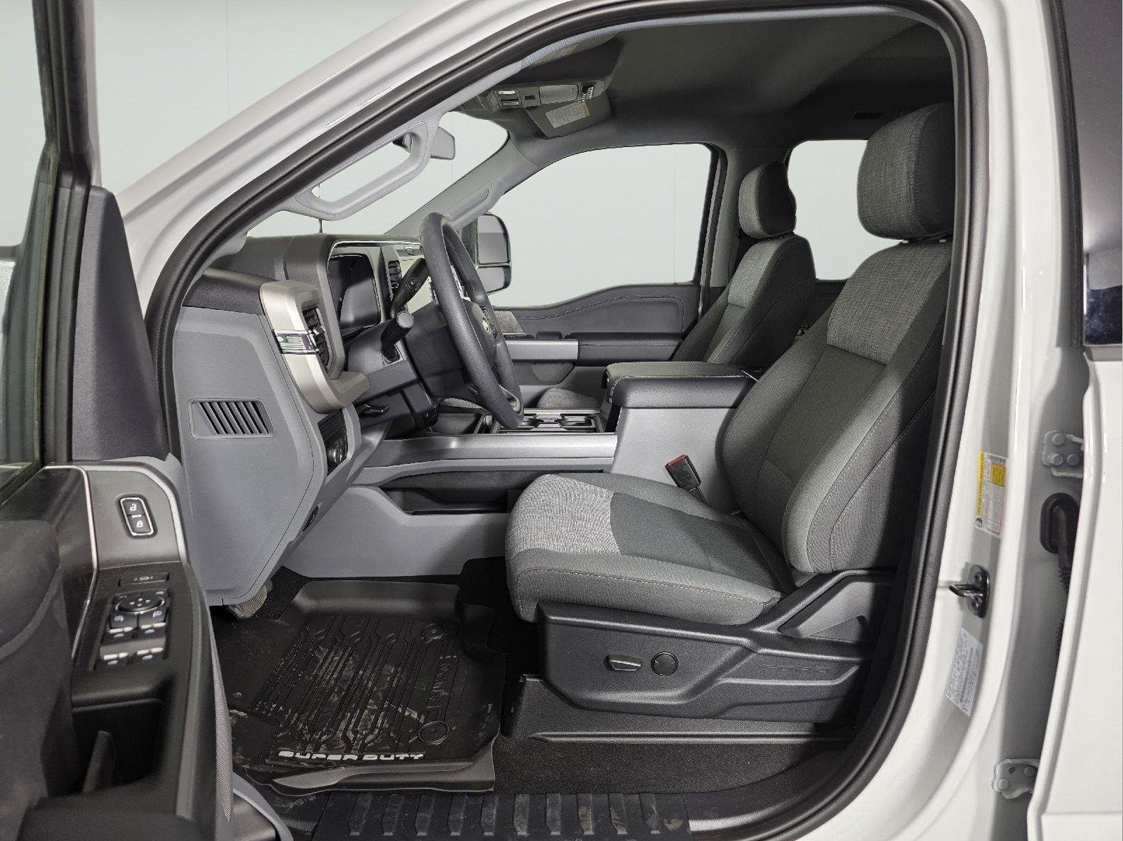 2026 Ford F-250 Super Duty XLT - Photo 14