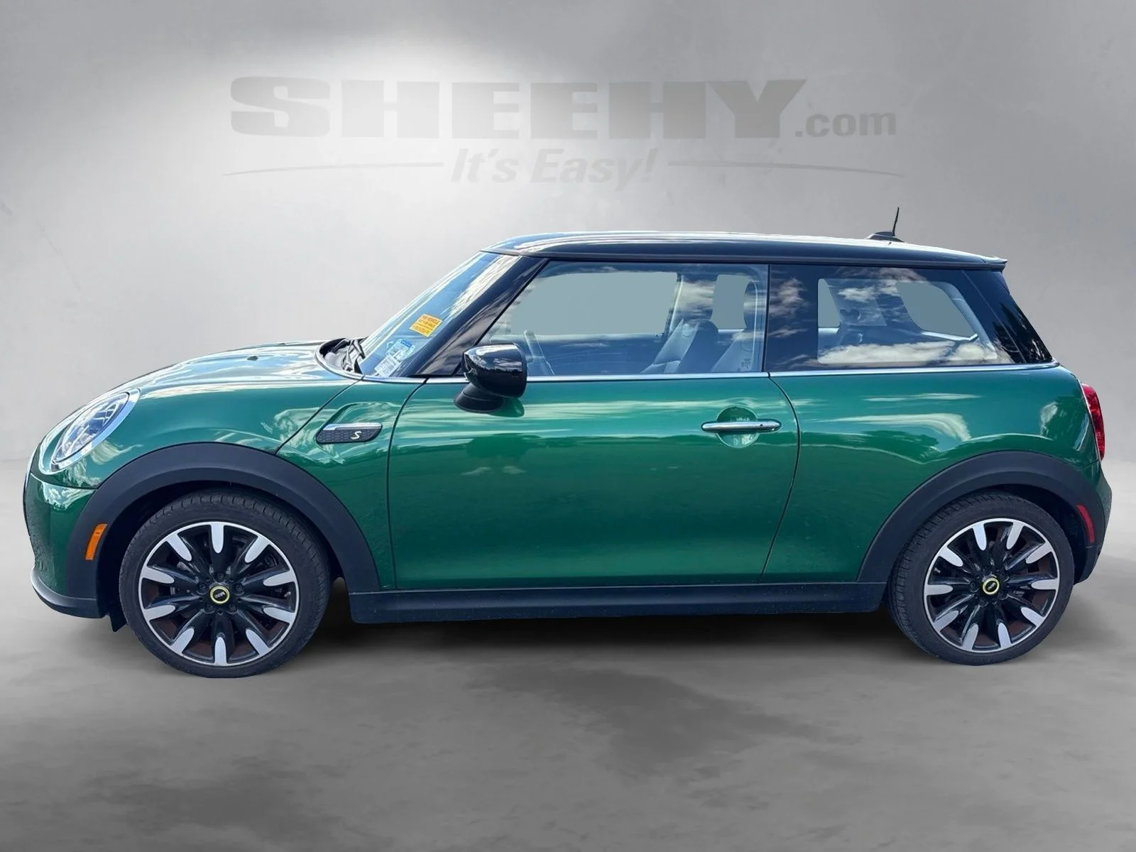 Used 2024 Green MINI Signature image 18