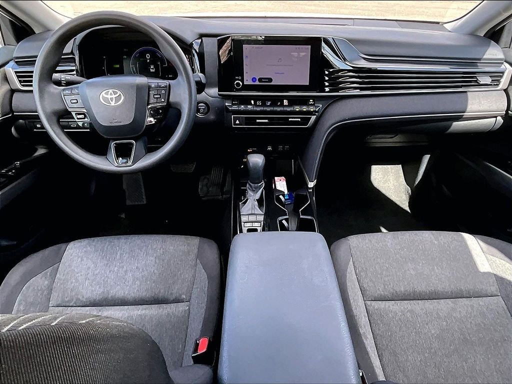 Used 2025 White Toyota LE image 21