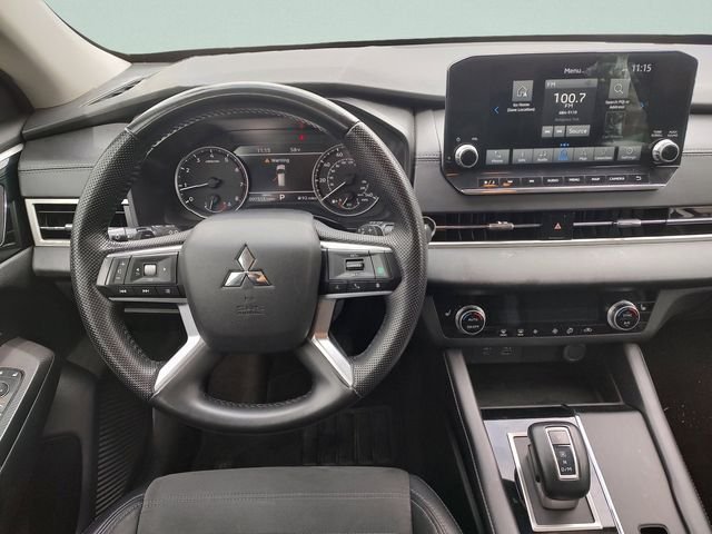Used 2023 Silver Mitsubishi SE image 10