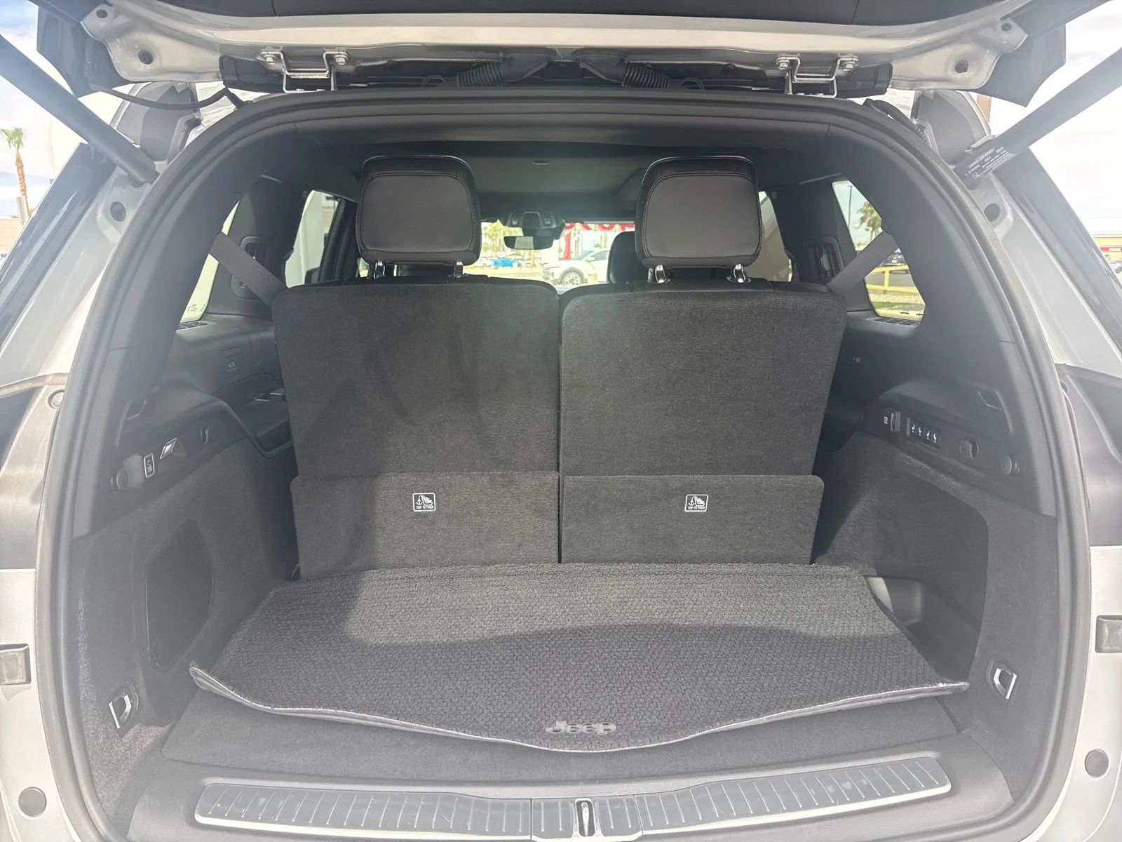 Used 2025 Silver Zynith Jeep Summit image 19