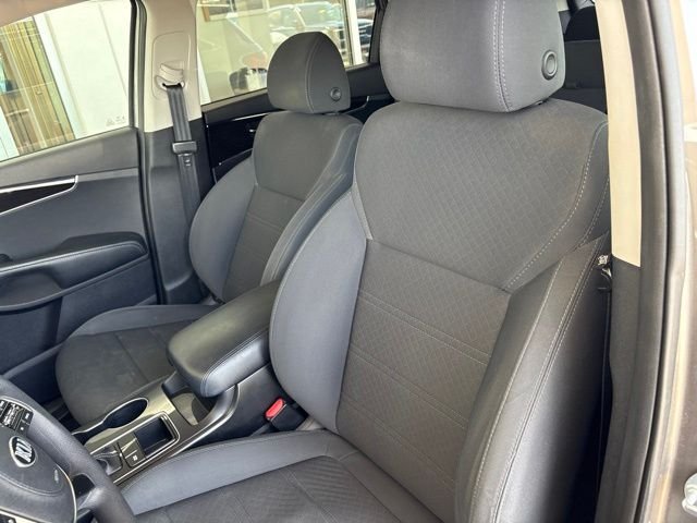 Used 2019 Titanium Silver Kia LX image 26