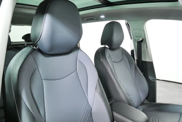 New 2026 Platinum Gray Metallic Volkswagen SE image 22