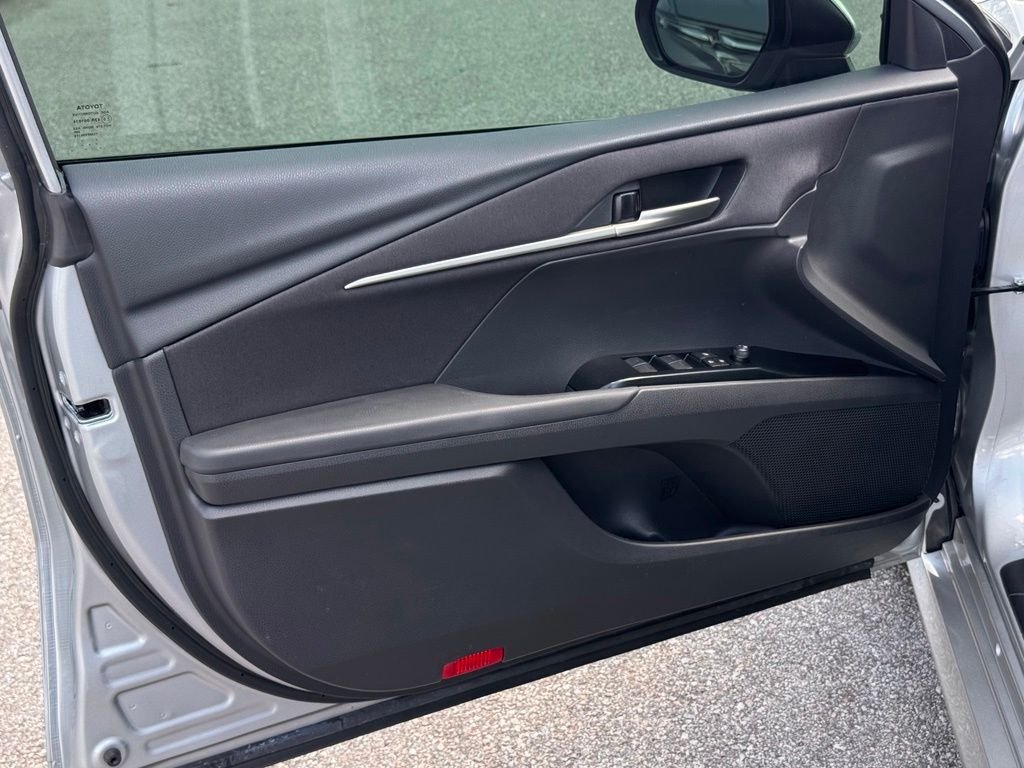 2025 Toyota Camry LE - Photo 22