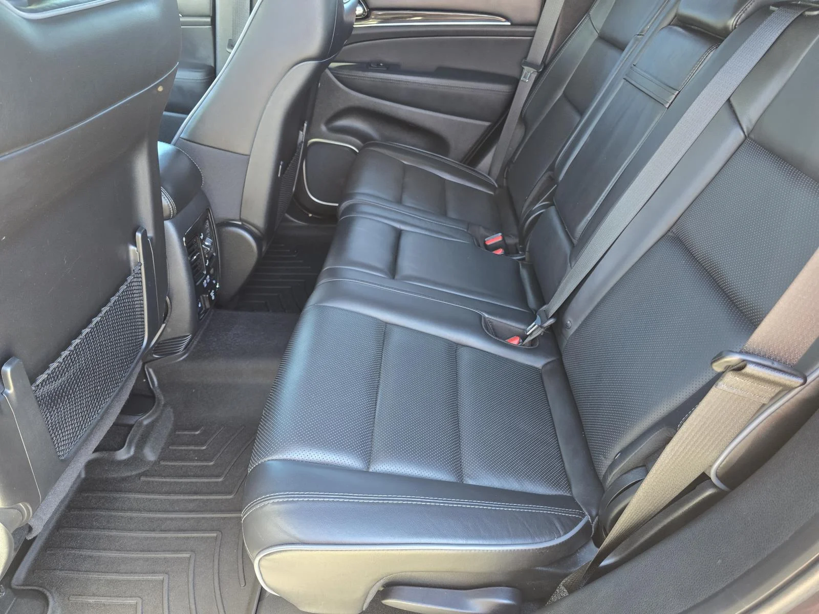 Used 2020 Gray Jeep Overland 4x4 image 10