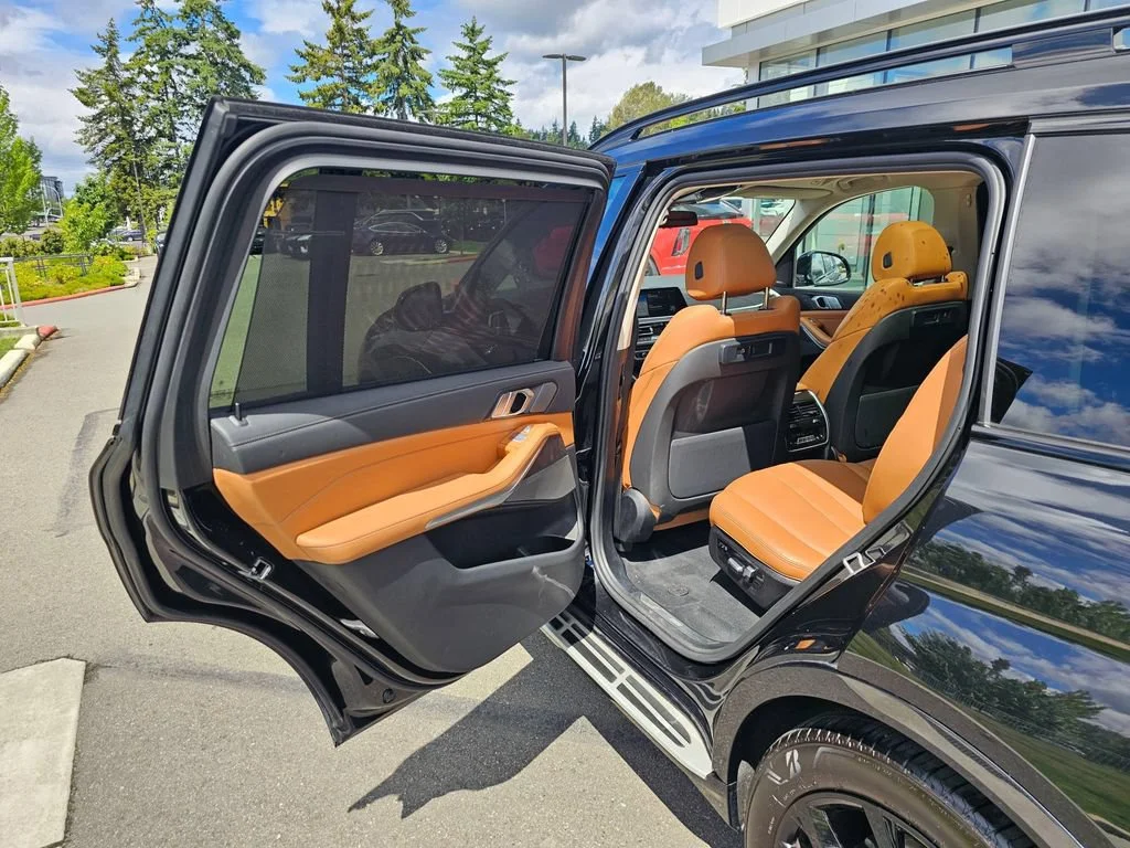Used 2022  BMW xDrive40i image 16