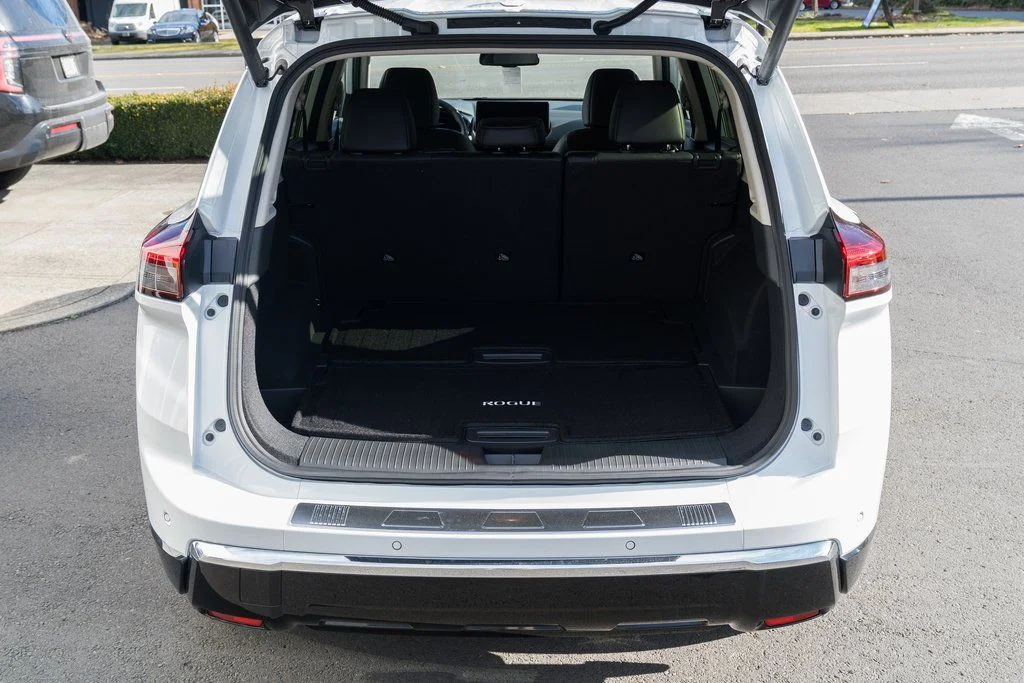 New 2026 Everest White Pearl TriCoat Nissan Platinum image 8