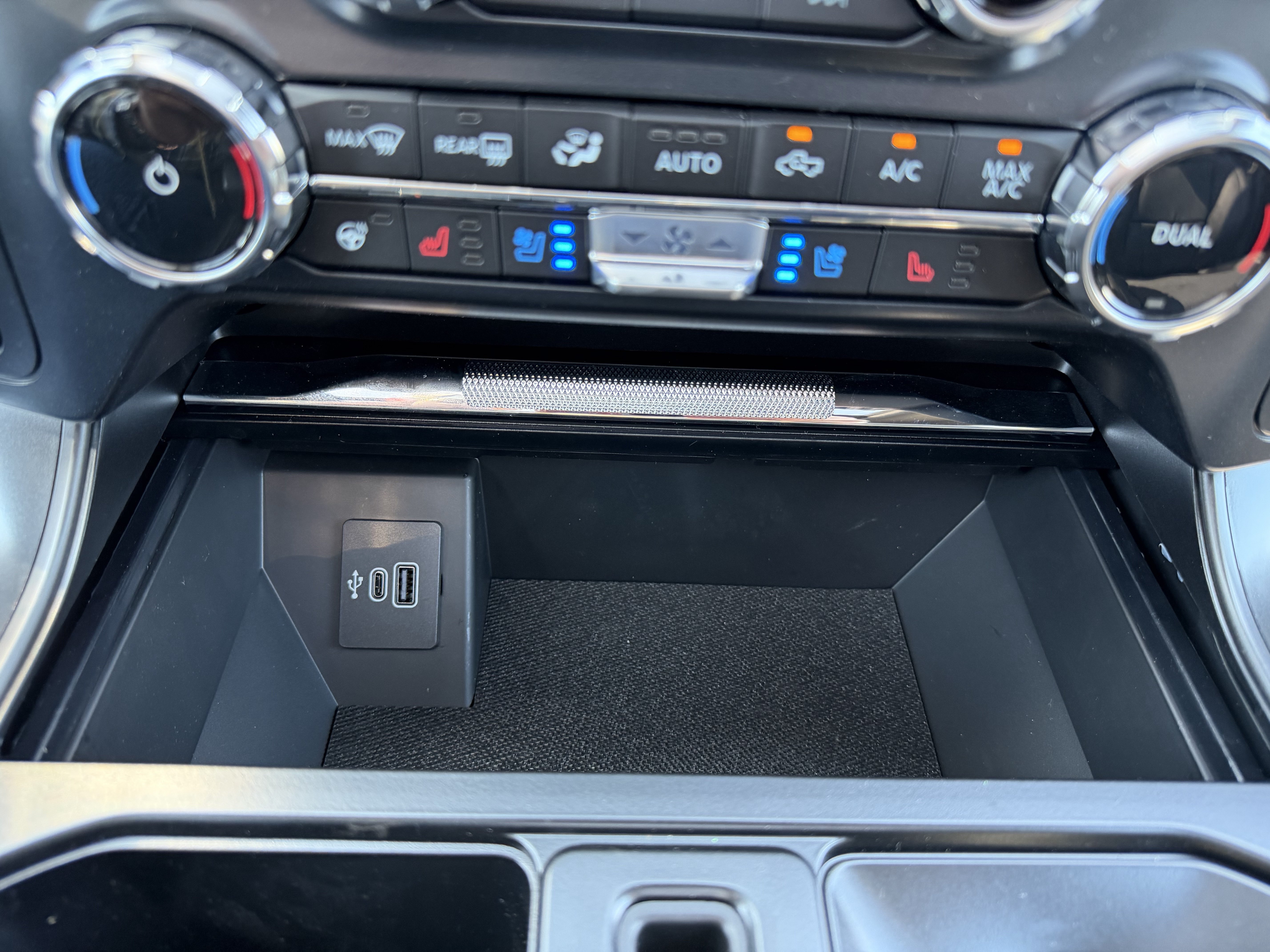 New 2026 Agate Black Metallic Ford LARIAT image 18