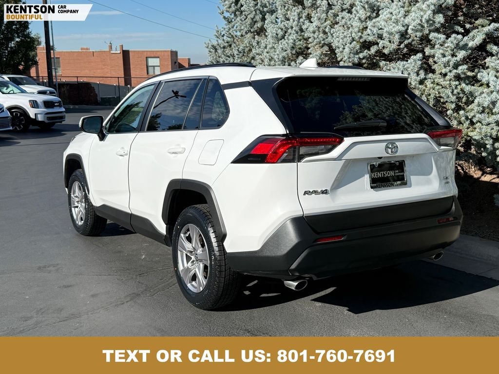 2024 Toyota RAV4 XLE photo 3