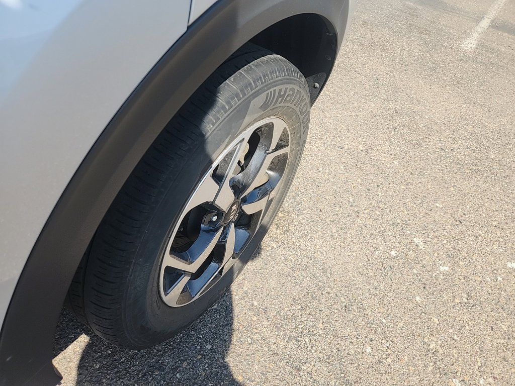 Certified Used 2022 Sparkling Silver Kia LX image 8