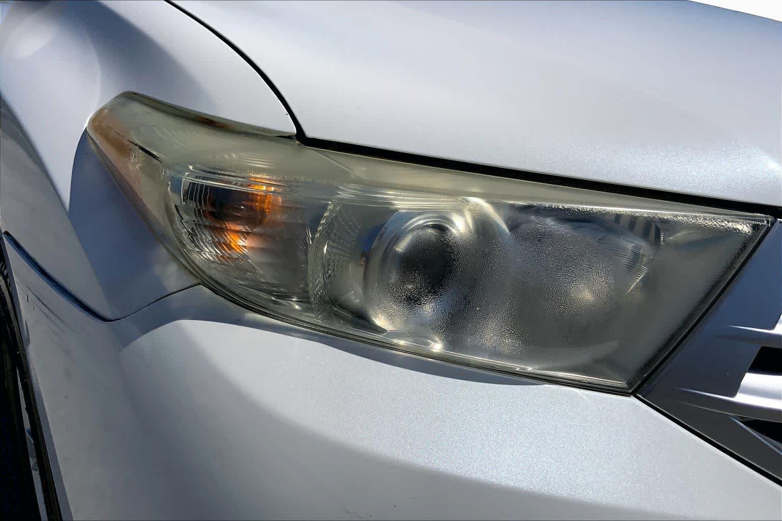 Used 2012 Blizzard Pearl Toyota  image 26