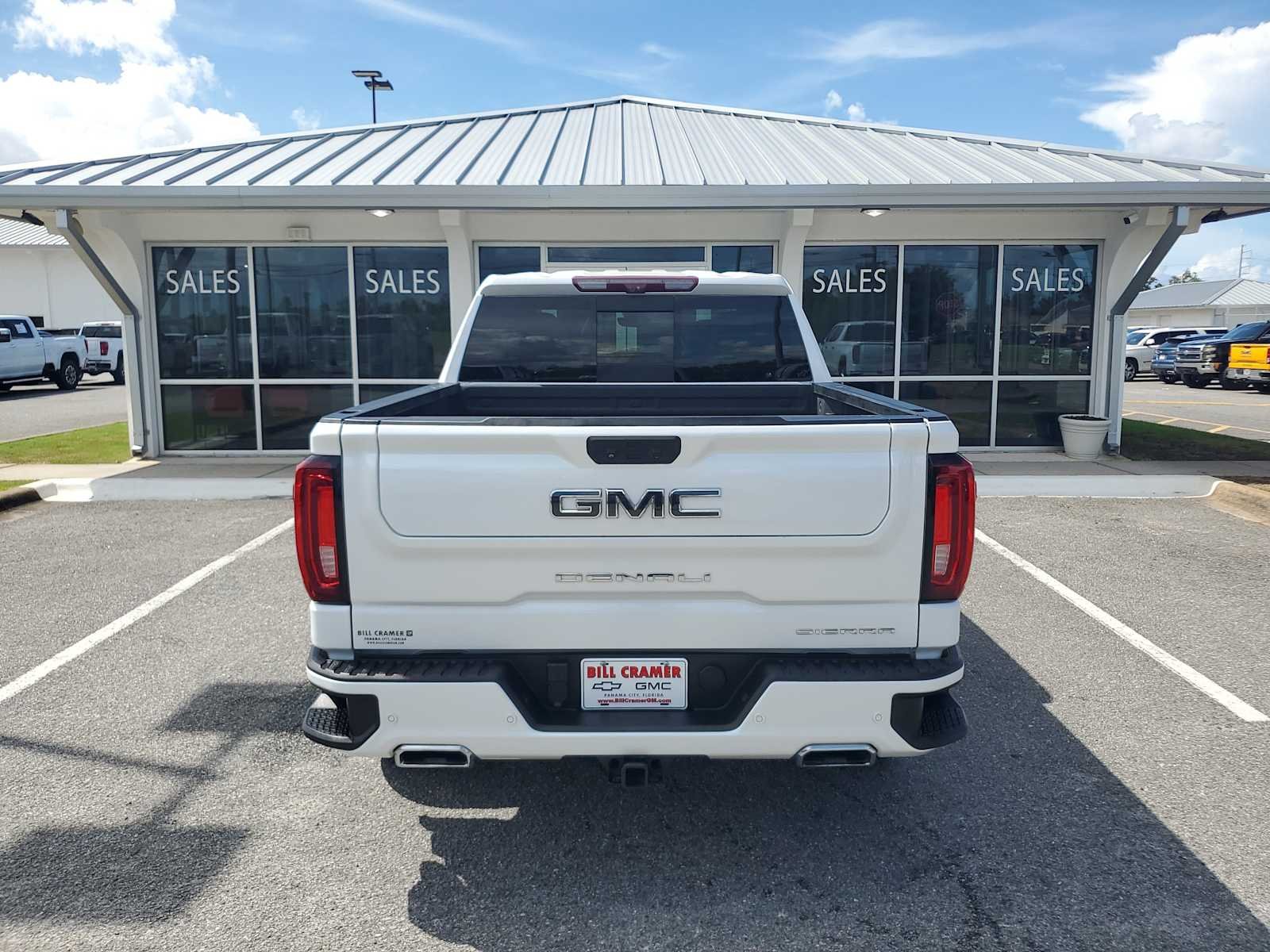 Used 2023 White Frost Tricoat GMC Denali Ultimate image 4