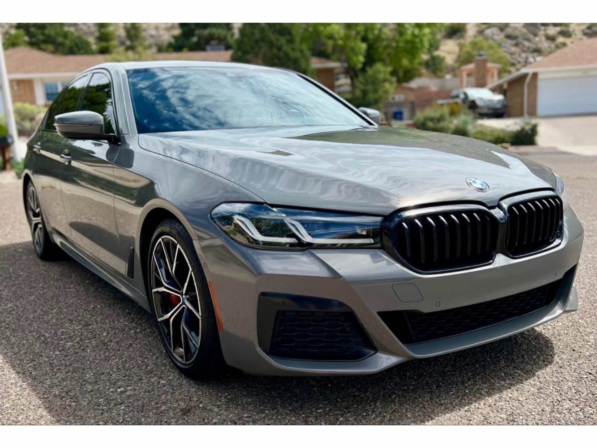 Used 2022 Bernina Grey Amber Effect Metallic BMW 530i image 2