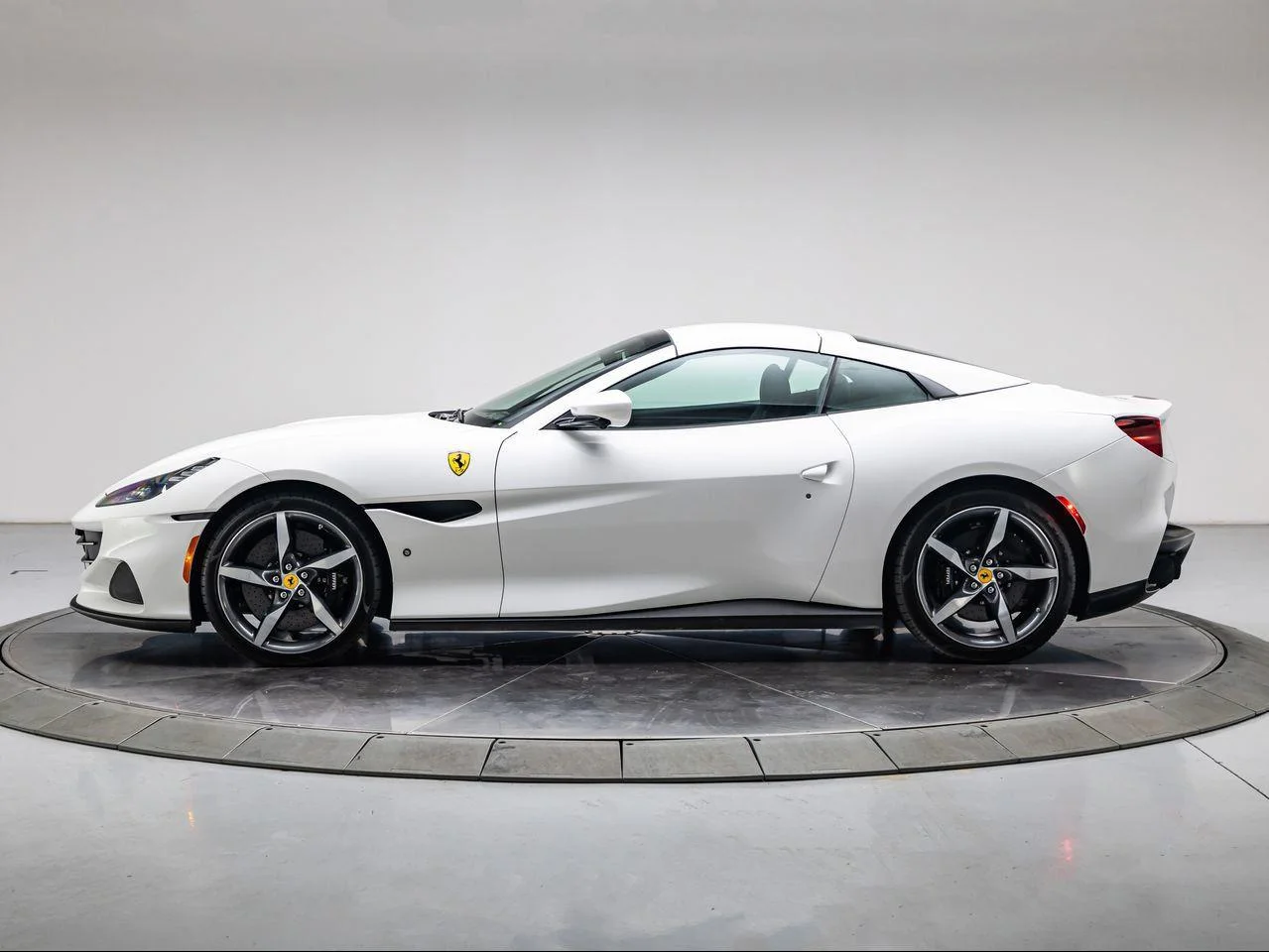Used 2023 Bianco Cervino Ferrari M image 10