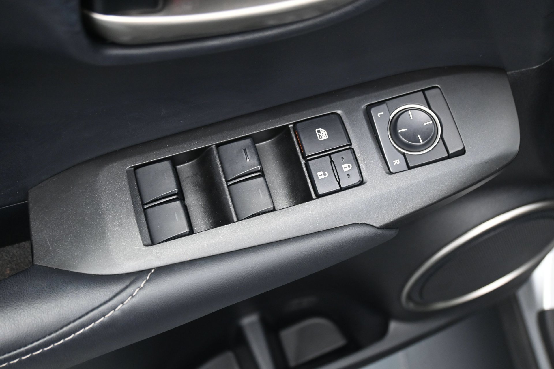 Used 2015 Silver Lexus 200t image 22