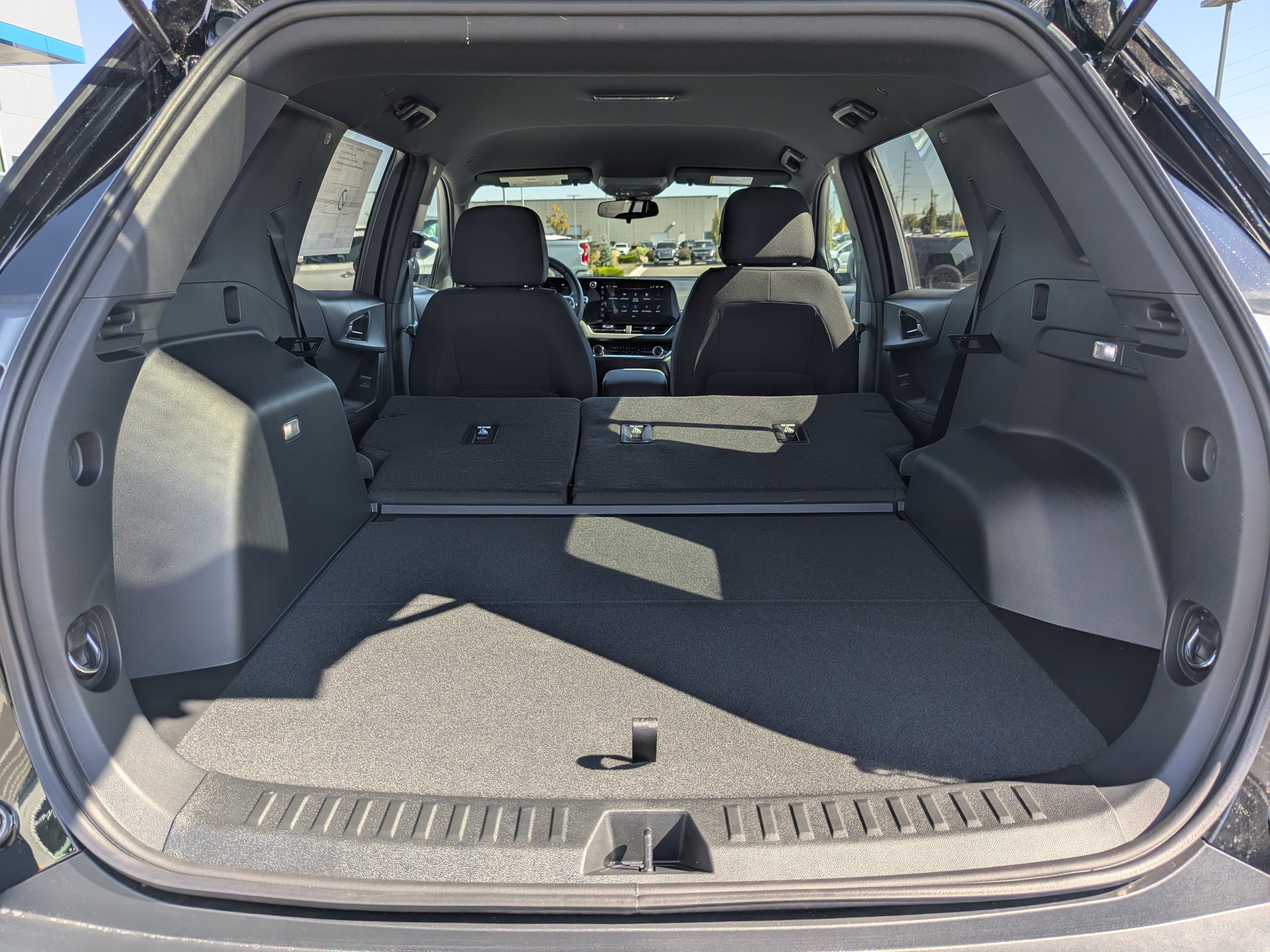 2027 Chevrolet Equinox LT - Photo 34