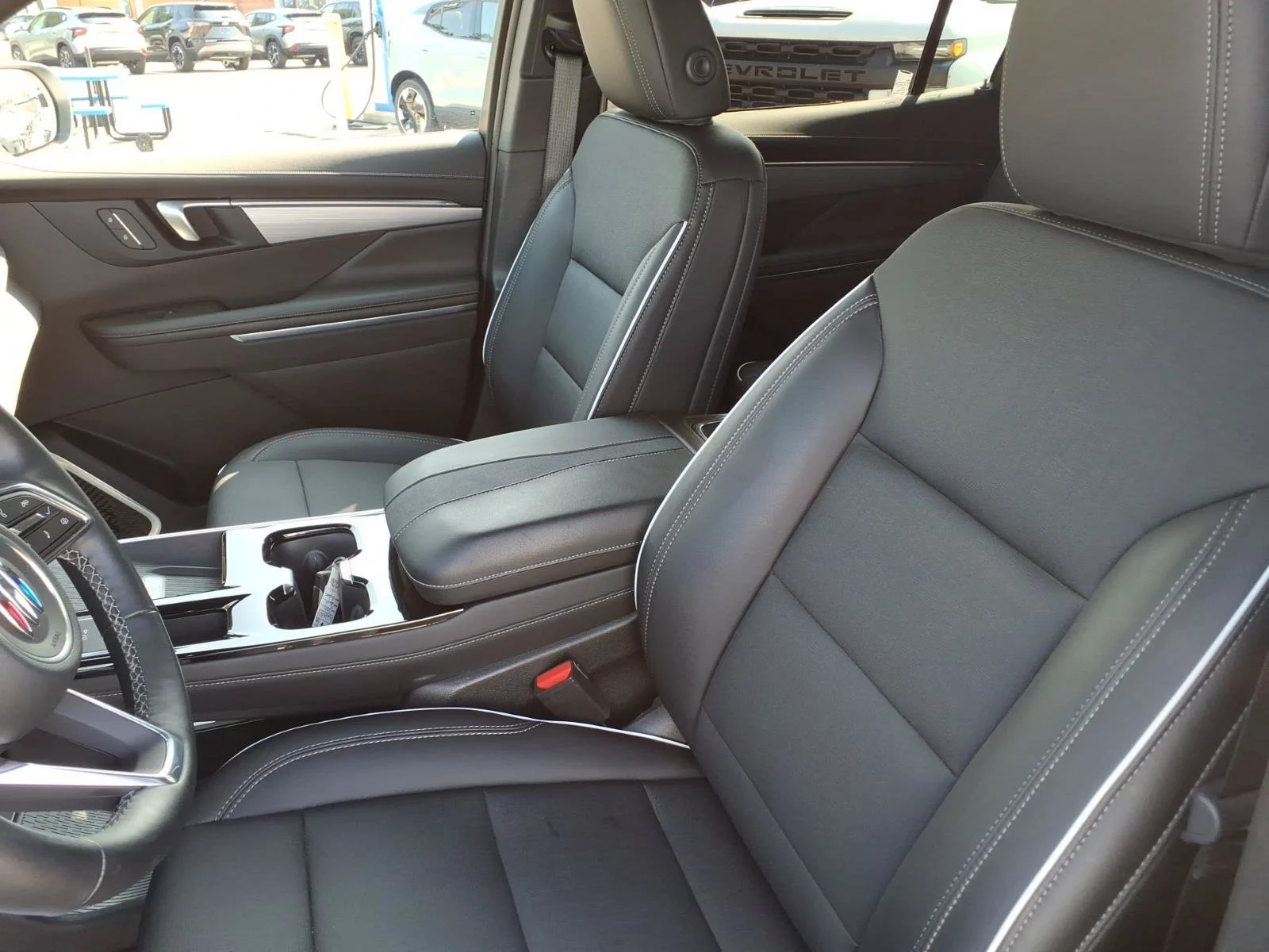 Used 2025 Summit White Gaz Buick Preferred image 11