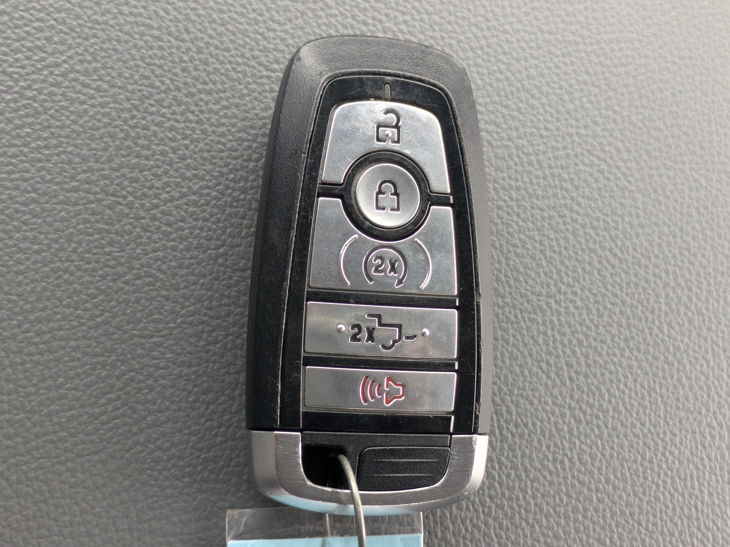 Used 2022 Agate Black Metallic Ford LARIAT image 28