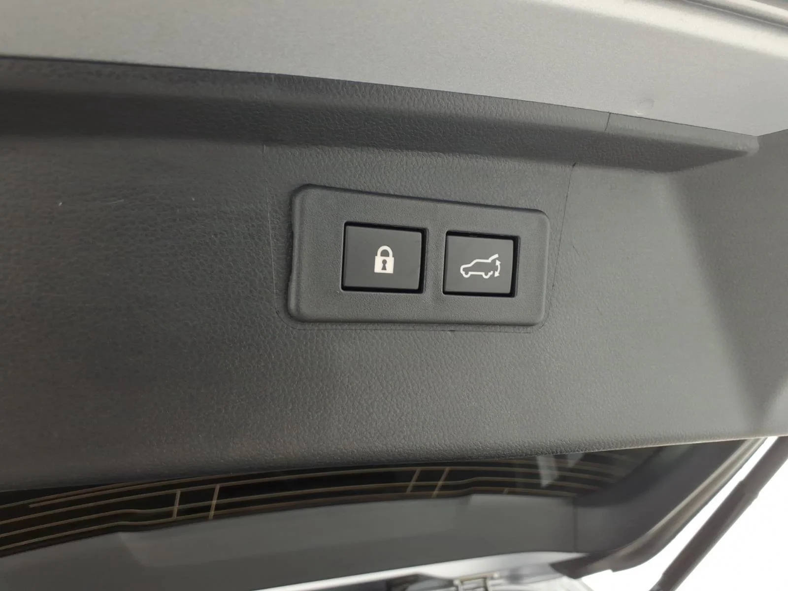 Certified Used 2025 Ice Silver Metallic Subaru Onyx Edition image 36