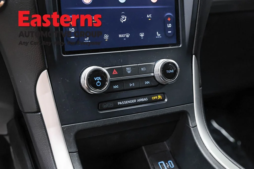 Used 2023 White Ford SEL image 19