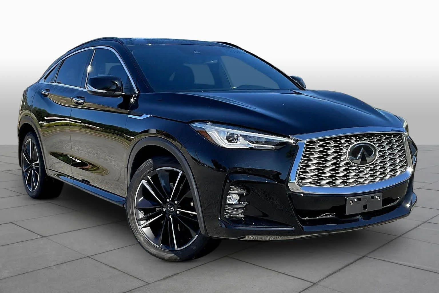 Used 2022 Black Obsidian INFINITI LUXE image 3