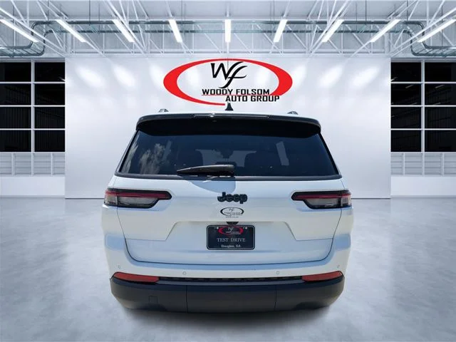 Used 2026 White Jeep Altitude image 4