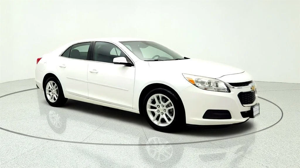 Used 2015 Summit White Chevrolet 4dr Sedan LT w/1LT image 3