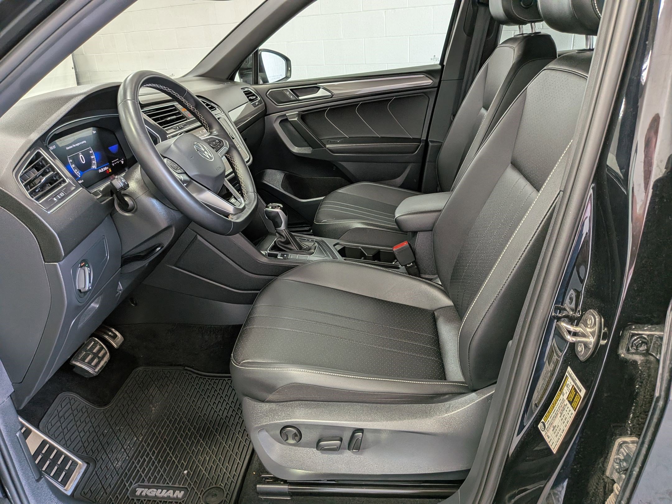 Used 2023 Deep Black Volkswagen SE R-Line Black image 24