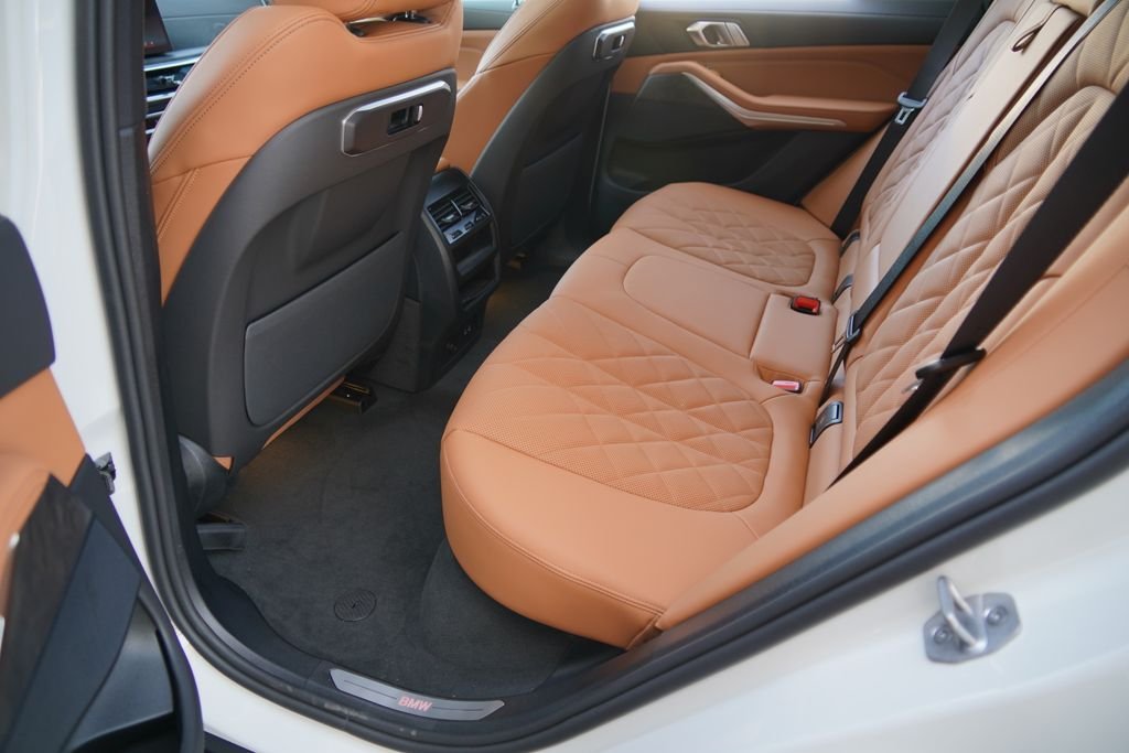 New 2026 Alpine White BMW sDrive40i image 18