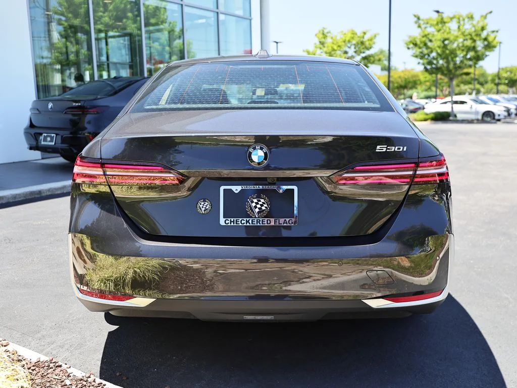 New 2027 Dark Graphite Metallic BMW 530i image 8