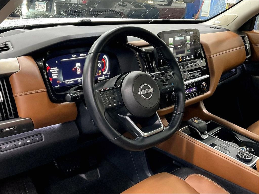 Used 2025 Everest White Pearl/Black Nissan Platinum image 8