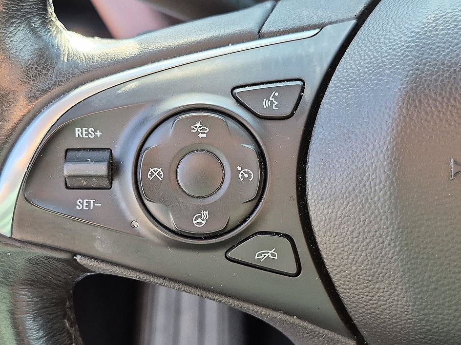 Used 2019 White Frost Tricoat Buick Avenir image 17