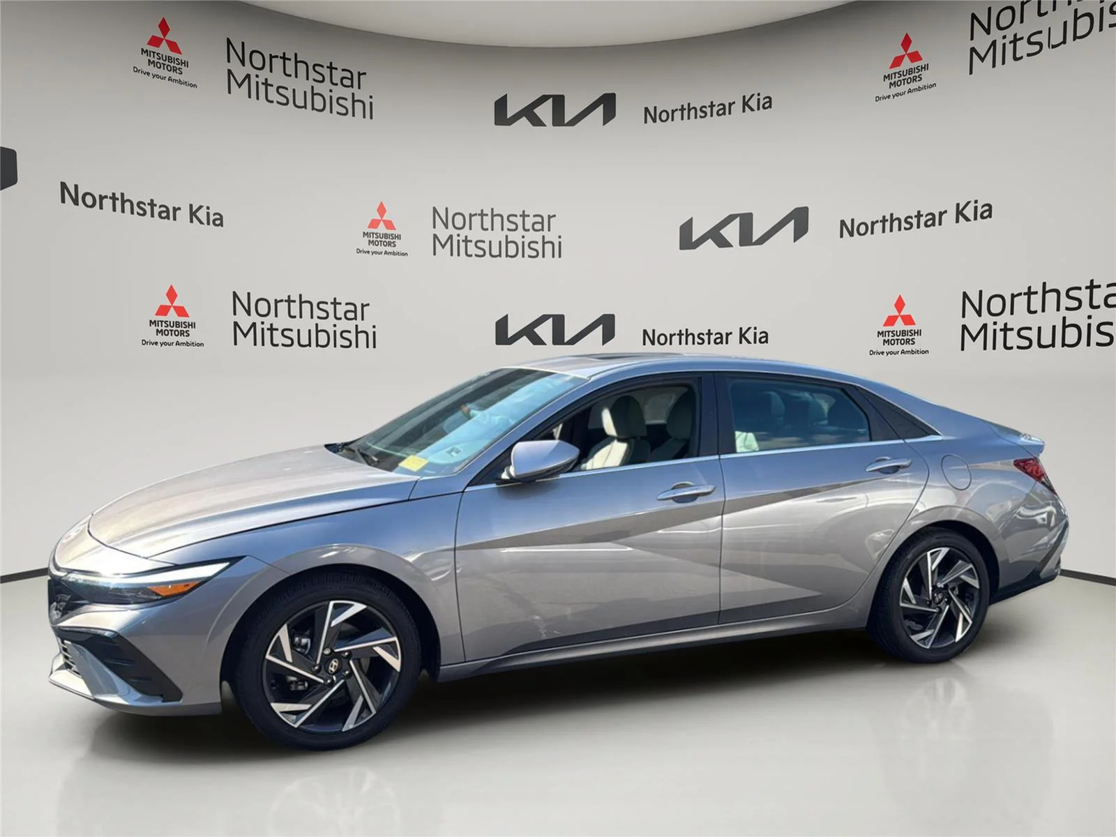 Used 2024 Fluid Metal Hyundai Limited image 2