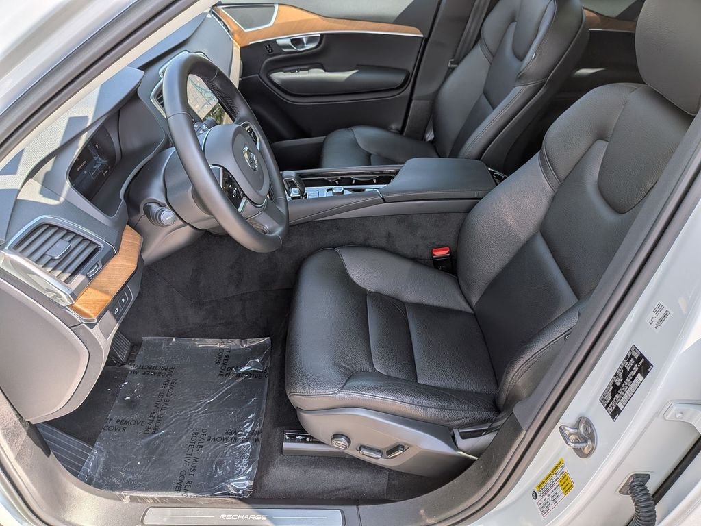 Used 2023  Volvo T8 Core Bright Theme image 16