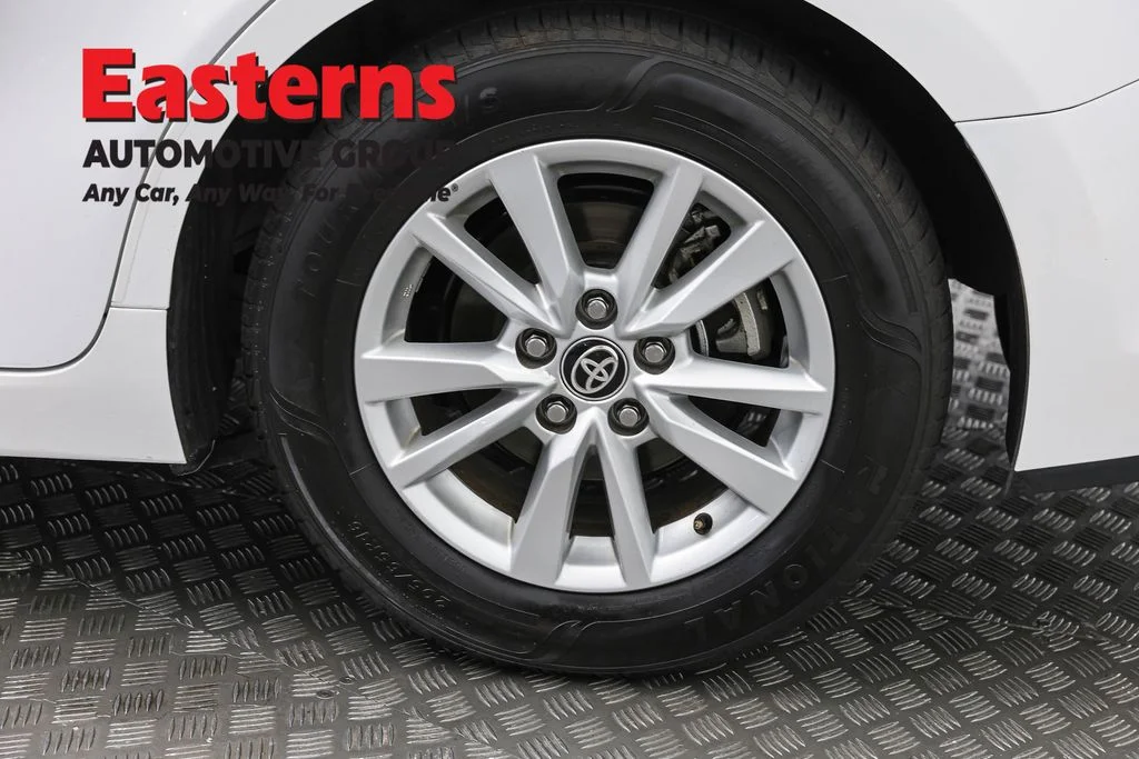 Used 2025 White Toyota LE image 33