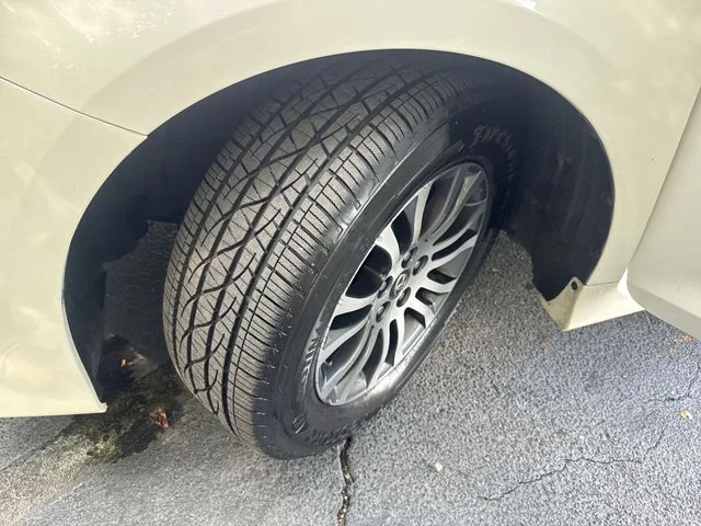 Used 2018 White Toyota XLE image 36