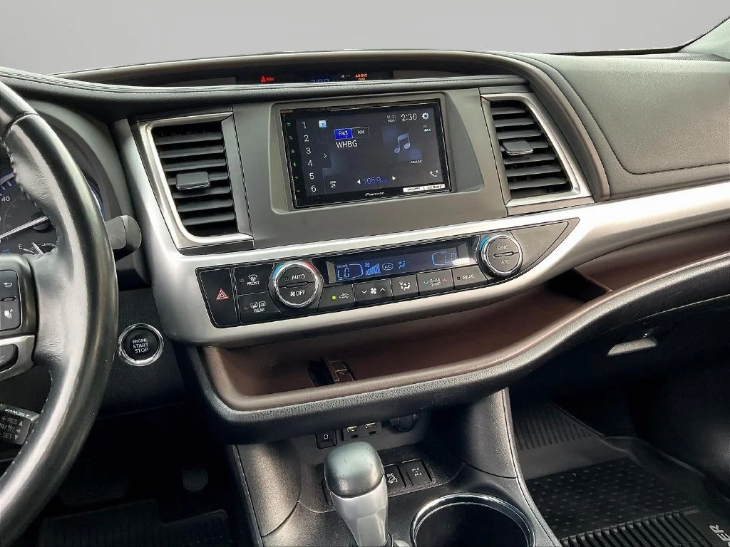 Used 2019 Blizzard Pearl Toyota XLE image 10