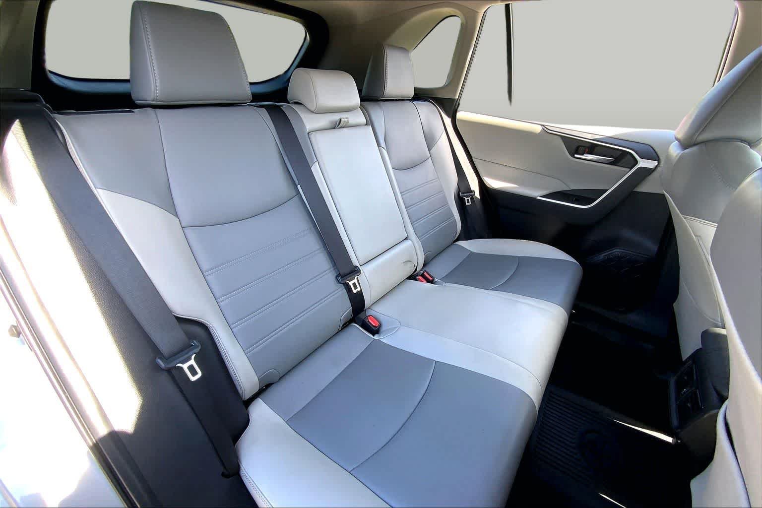 Used 2024 Silver Sky Metallic Toyota XLE Premium image 19