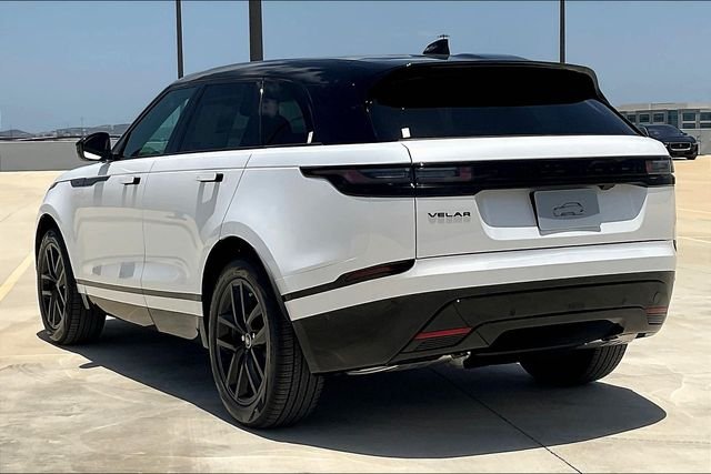 Certified Used 2026 White Land Rover Dynamic SE image 3