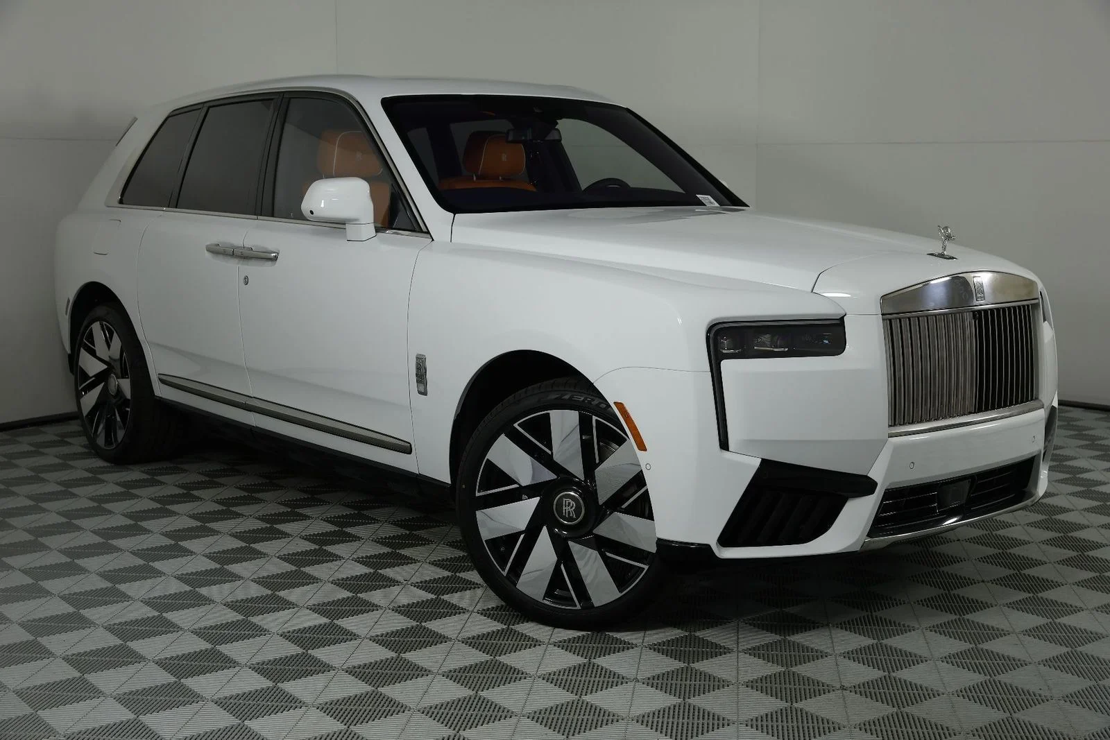 New 2026 Arctic White Rolls-Royce  image 9