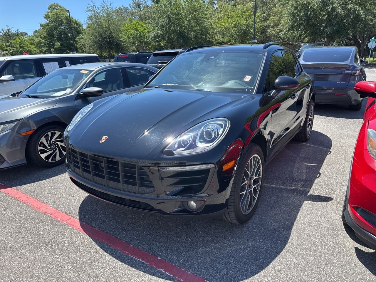 2018 Porsche Macan Sport Edition's photo