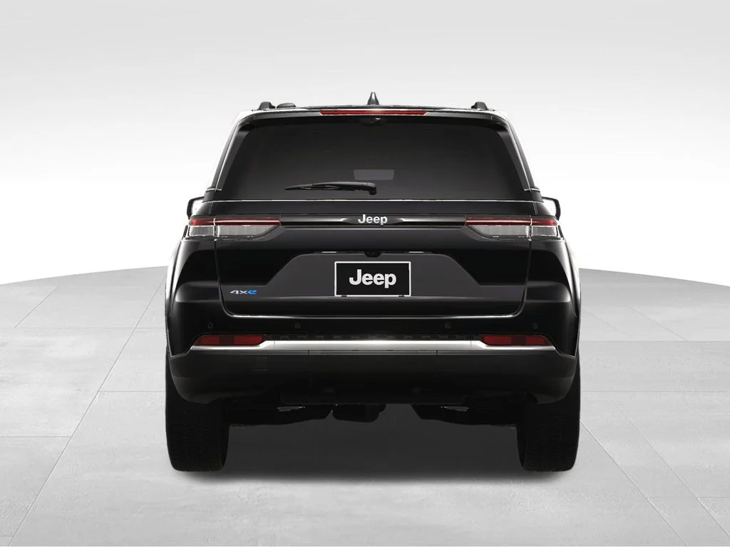 New 2024 Diamond Black Crystal Pearlcoat Jeep 4xe image 11